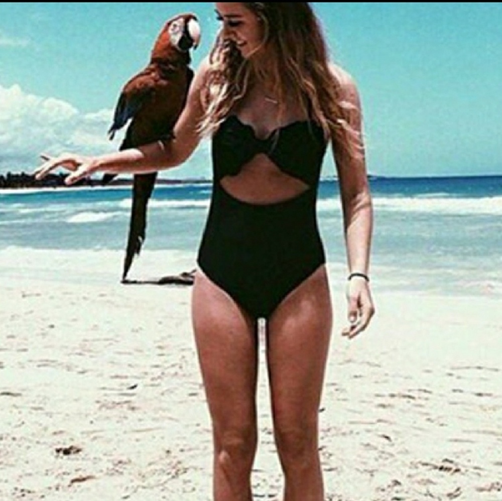Cupshe Black Scalloped One-piece Swimsuit - Large